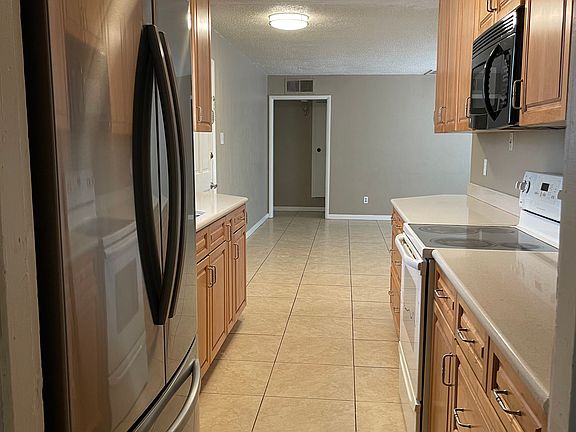 4th image of 515 W 13th St