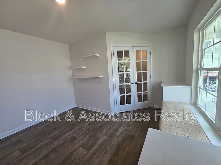 310 Beresford Way — Photo 11