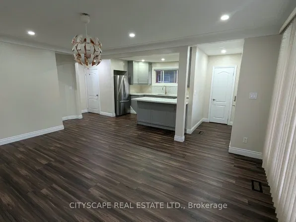 57 Clarendon Ave, Hamilton, ON L9A 2Z9