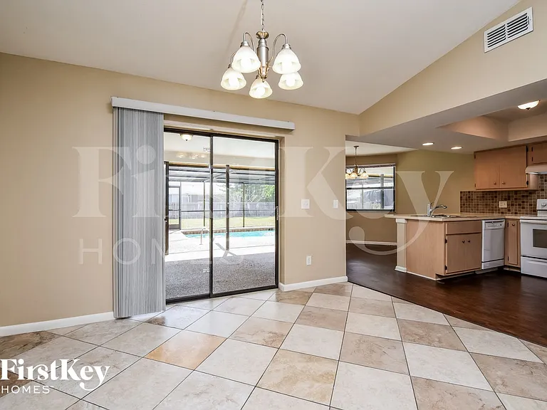 4141 SW 6th Pl — Photo 4
