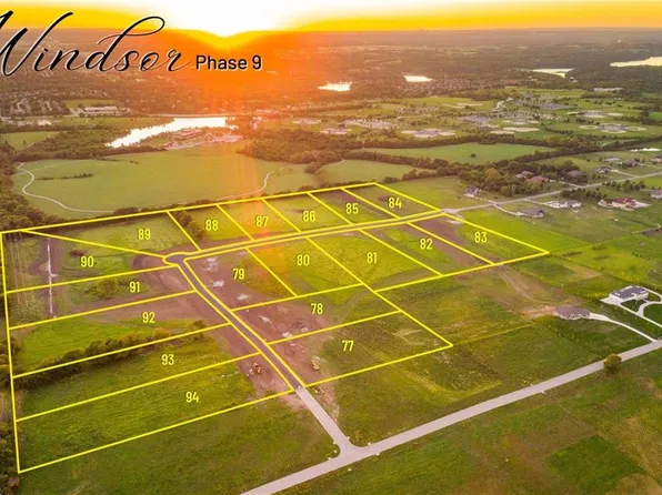 10410 Windsor Dr, Lees Summit, MO 64086