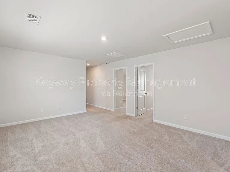 651 Manitou Cir — Photo 16