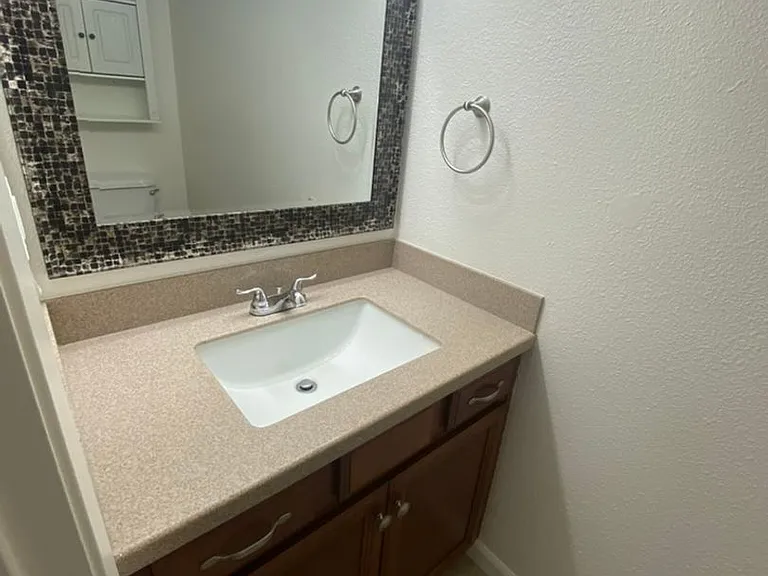 2212 Pine St — Photo 48