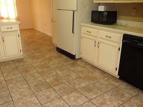 4th image of 8147 Green Belt Dr