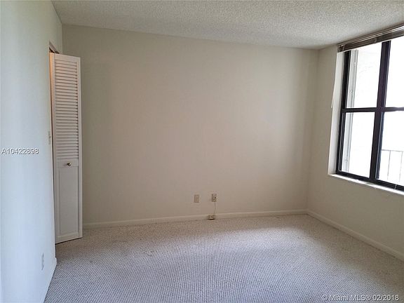 4th image of 18181 NE 31st Ct APT 905