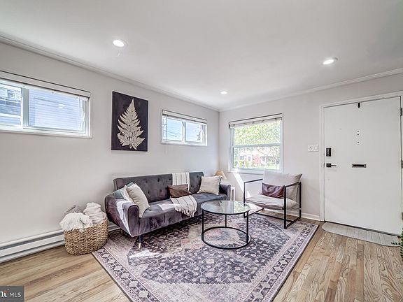 3rd image of 6827 Radcliffe Dr