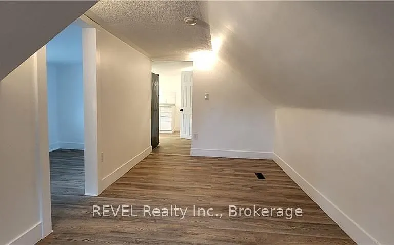5 Linwood St #UPPER — Photo 5