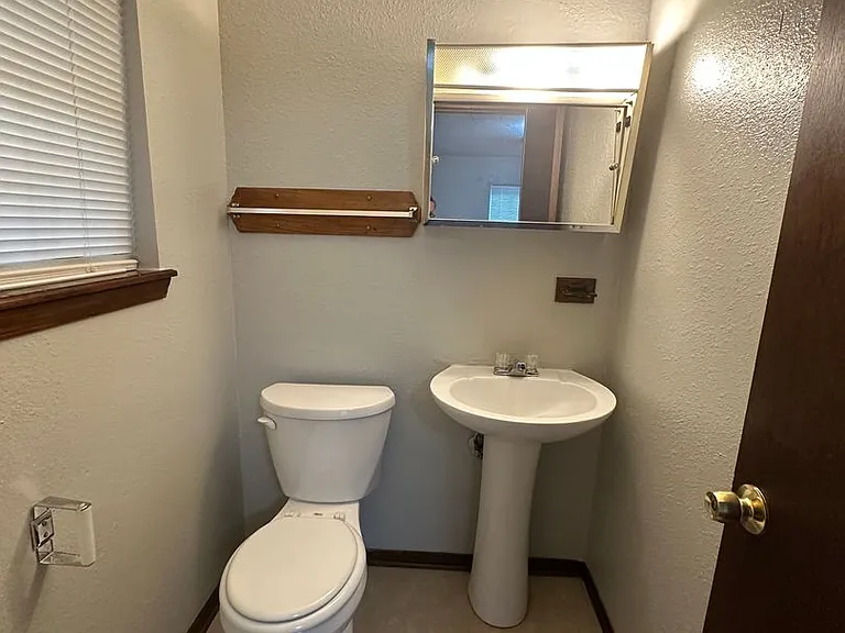 537 Franklin St — Photo 15