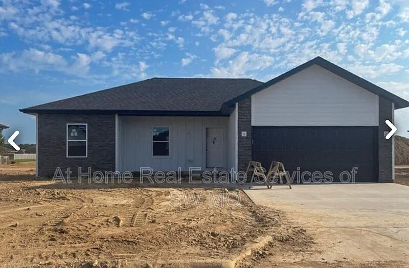 3 bed, 2.0 bath, $1,630 — Photo 1