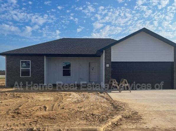 112 W Bluegrass St