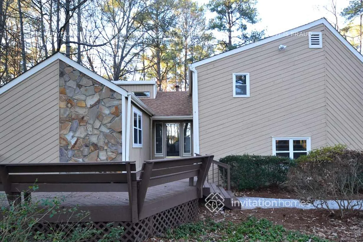 2839 Jacqueline Ln NE Marietta, GA 30062 — Photo 2