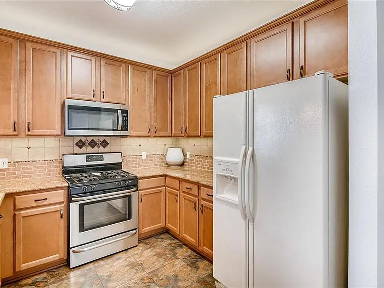 1900 Scofield Ridge Pkwy #402 — Photo 6