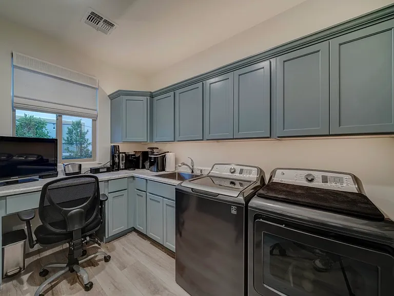 313 E Lime Ct #4 — Photo 16