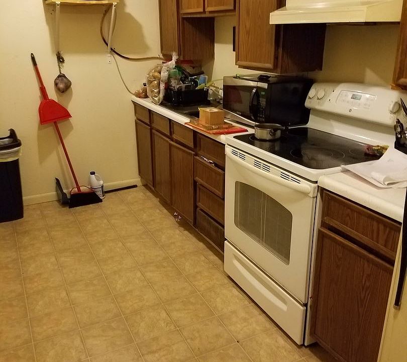 2nd image of 2217 Muscatine Ave APT 8