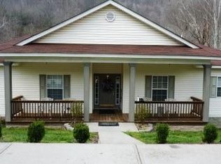 114 Rivers Edge St, Comfort, WV 25049