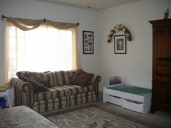 4th image of 223 E Sunshine Dr