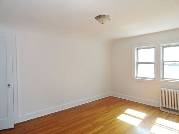5th image of 20-42 27th St #F2