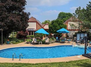 4084 Kenny Rd, Columbus, OH 43220