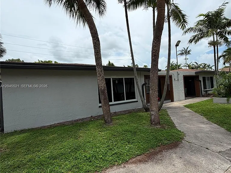 2557 NW 60th Ter — Photo 1