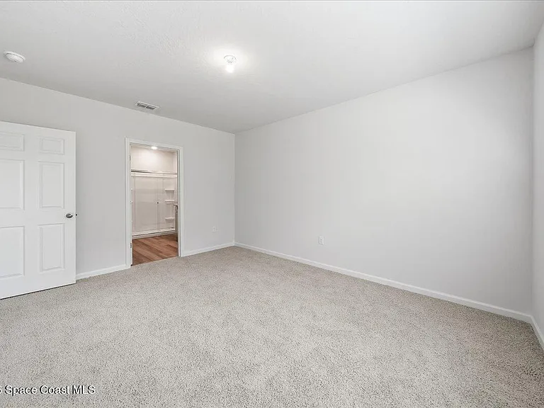 566 Rembrandt St SE — Photo 20