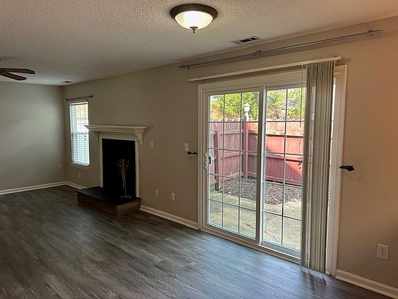 5th image of 614 Barwick Ct