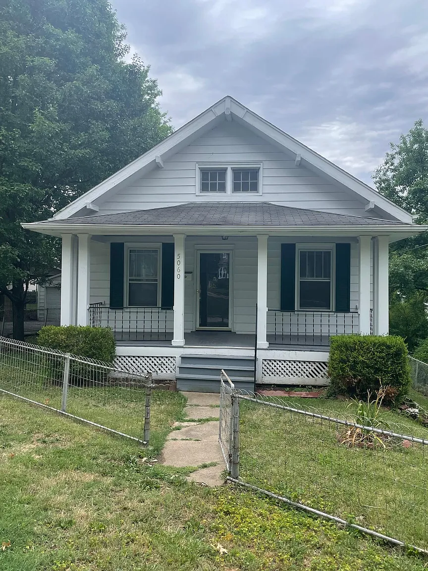 5060 Lakewood Ave photo 1