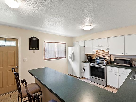 4th image of 17143 Mills St