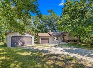 25994 Longview Rd, Hopedale, IL 61747