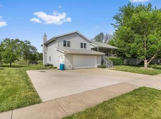1160 Saint Andrews Dr, North Liberty, IA 52317