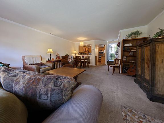 3rd image of 448 Creekside Ln