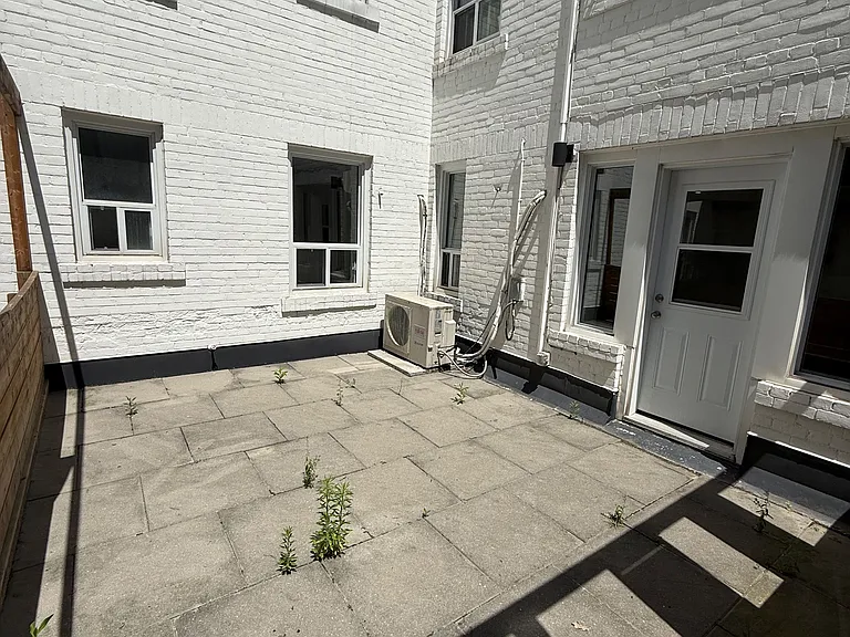 699 Eglinton Ave W #102 — Photo 8