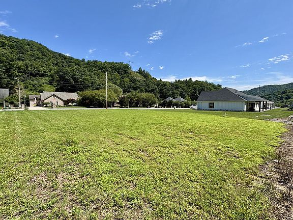 3rd image of 699 Cedar Creek Rd