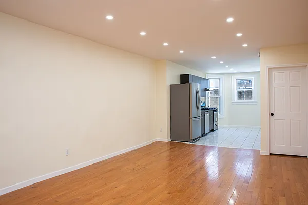 Rented by Mark T. Mallek, LREB | media 32