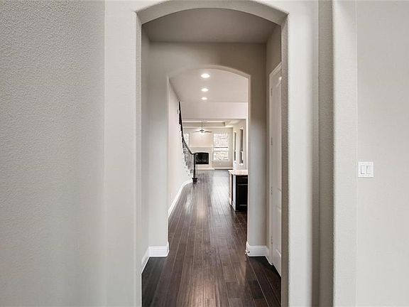 4th image of 5524 Amphora Ave
