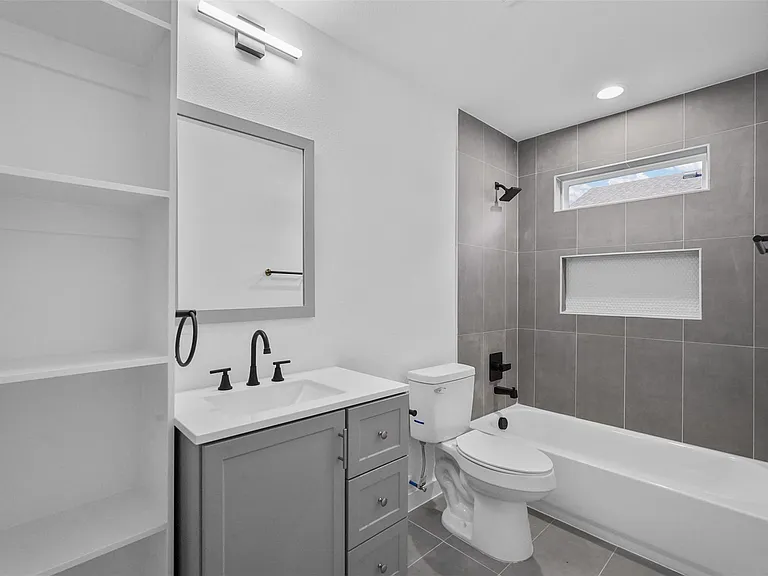 2217 Sayle St #B — Photo 13