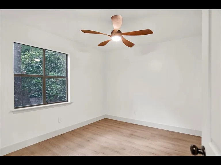 856 Henckley Ave — Photo 2
