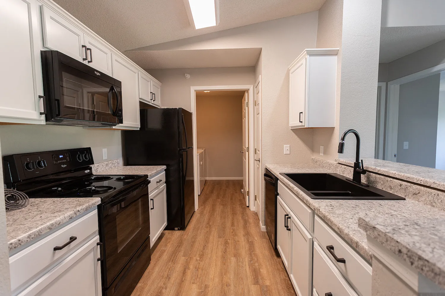 Royal Oak Apartments — Photo 4