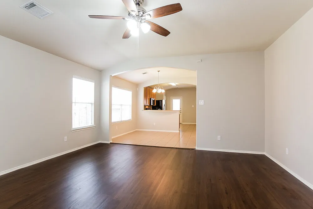 3 bed, 2.0 bath, 1604 sqft, $1,840 — Photo 2