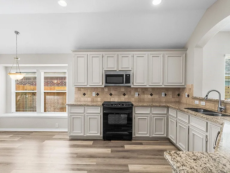 2419 Keegan Hollow Ln — Photo 15