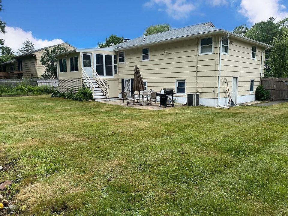 2nd image of 45 Rockland Dr