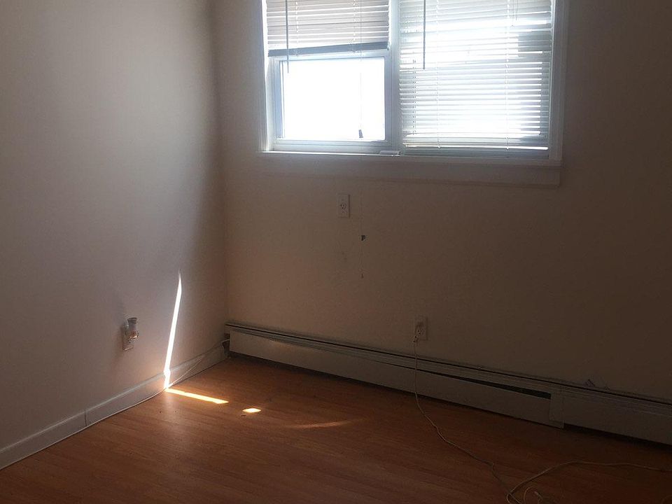 2nd image of 2058 E 14th St