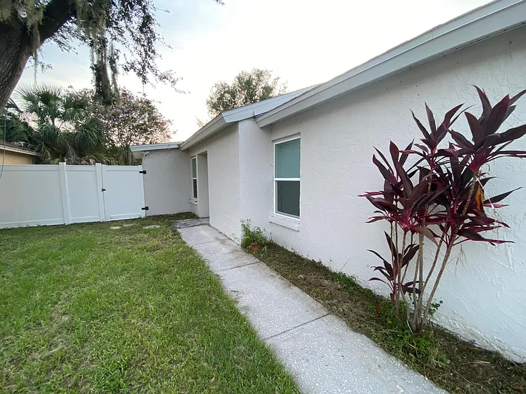 2032 Gregory Dr — Photo 26
