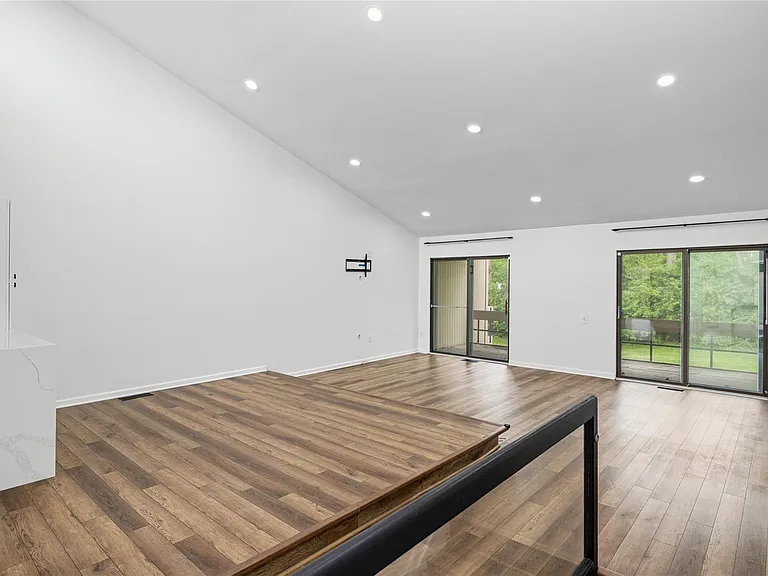 7432 Azalea Ct — Photo 3