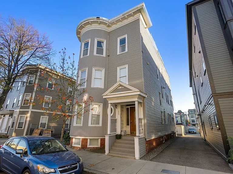 870 E 2nd St #3 — Photo 1