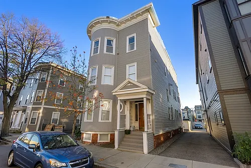 870 E 2nd St #3 Photo 1