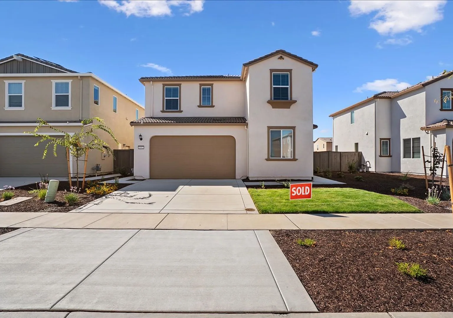 1052 Lost Creek Ranch Dr — Photo 1