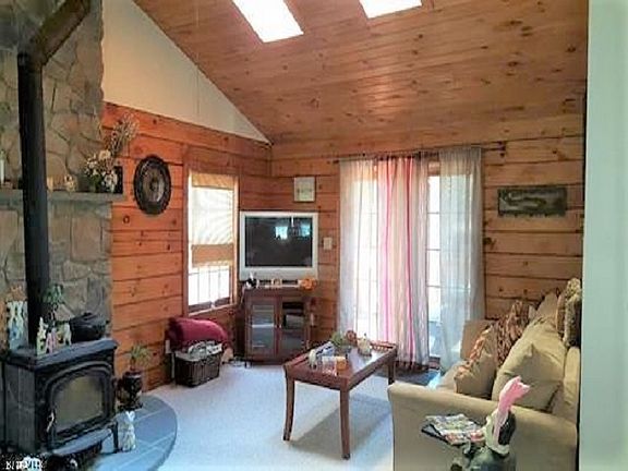 4th image of 43 Mockingbird Ln
