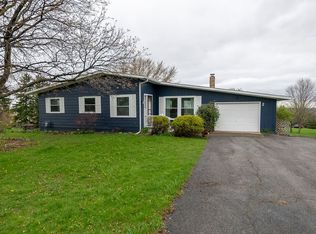 2 Hillcrest Dr, Bloomfield, NY 14469