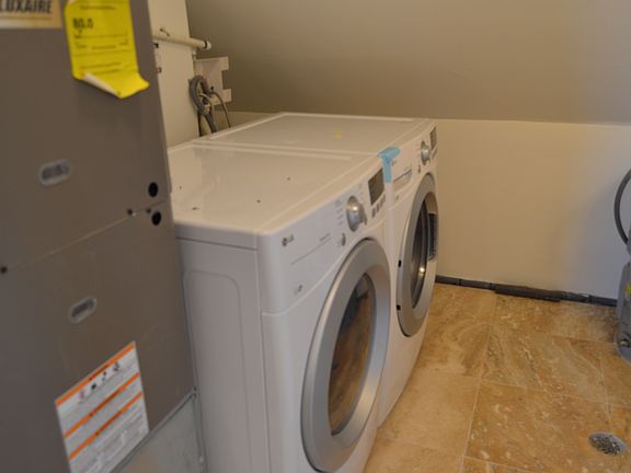 Dryer and washing machine