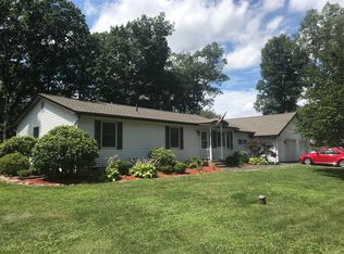 2122 White Oaks Ter, Stroudsburg, PA 18360